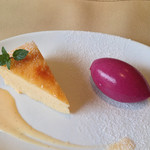 カーサ・デル・チーボ - しっとりチーズケーキ 山葡萄のソルベット添え