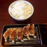 Oomachiramen - 餃子と小御飯。