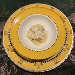 SALONE 2007 - スパゲットーニ  アッラ  カルボナーラ　〝命のカプセル〟という、うずらの卵を使っています。生クリームを使わないカルボナーラです。