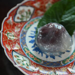 御菓子司 東海 - "葛櫻（くづざくら）"、御開帳（ぱかッ©毒さま✨.:*ﾟ:.｡:.）