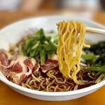 横丁そば 小西湖 - 特注の真空多加水麺