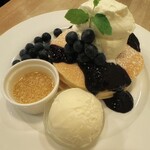 パンケーキママカフェ VoiVoi - ブルーベリーのパンケーキ