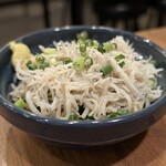 大船1丁目やきとん - しらすと香味野菜のさっぱり和え