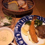 レストラン Amare - スープ、サラダ、メイン、パン