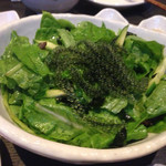 琉球の牛 - 海ぶどうと海藻のサラダ