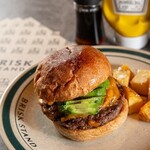 BRISKSTAND - 料理写真:アボカドチーズバーガー