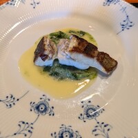 横浜うかい亭 - 鱸　パリパリの皮と酸味の効いたソース