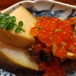 すし処 みや古分店 - アワビと舞茸のイクラ乗せ