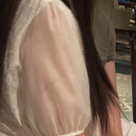 タパス モラキュラーバー - 公開プロポーズが成功したカップル。幸せそう。