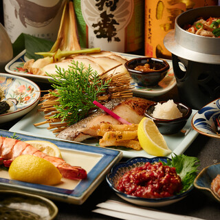 大人気！炉端炭火焼き,炊き立て釜飯一度に堪能できる