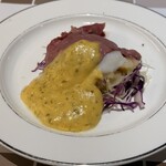 NARITA BOLD KITCHEN - ベアルネーズソースをかけた瞬間ポシェ