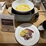 NARITA BOLD KITCHEN - ブラックオパールビーフの瞬間ポシェに好みでかけるソース