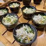 NARITA BOLD KITCHEN - 釜揚げしらすのミニ丼　下総の醤油をかける