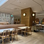 NARITA BOLD KITCHEN - 奥の座席の一部（入店すぐの為、まだ席が空いていました）