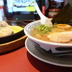 丸源ラーメン - 熟成醤油とんこつ 白元味＆チャーハンセット（増量）