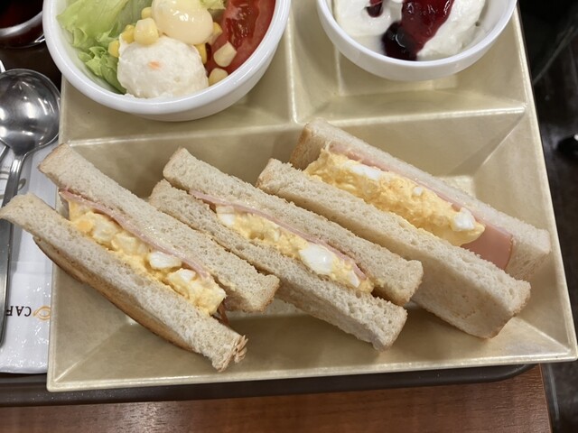 Cafe de Crea Hakozakichoten photo 2