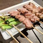 四文屋 - 料理写真:発泡トレーに串焼き