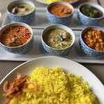 マヤデビ - ３種カレーのランチセット（ドリンク、サラダ付き）サフランライス