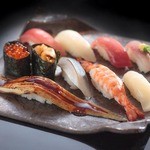 [寿司Gozen（顶部）] O寿司8 件和天妇罗5 种食物！品尝蒸蛋羹、开胃菜甚至甜点！