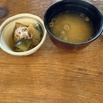 地粉や - 味噌汁、小鉢
