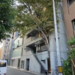 オステリア ラ チチェルキア - チチェルキアさんが入っているビル