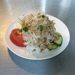 東方遊酒菜ヌワラエリヤ - セットのサラダ