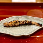 銀座 きた川 - ◾️車海老の炭火焼き：脱皮したての車海老。香ばしい炭焼きの香りに包まれながら、塩みと旨みを感じながら、海老の味と風味の豊かさを楽しめました。