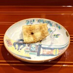 銀座 きた川 - ◾️白茄子の天ぷら：上には山椒醤油。外はサクッと軽やかに仕上げられていて、中はジューシー。茄子の溢れる味わいに引き込まれる。