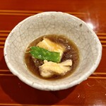 銀座 きた川 - ◾️すき焼き：滋賀県淡海地鶏、滋賀県の丁字麩、飛騨高山の石豆腐、絹さや、新玉ねぎ
      