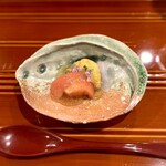 銀座 きた川 - ◾️夏河豚（フグ）昆布締め、蒸し鮑と礼文の雲丹：土佐産ジュレの贅沢な一品。昆布の風味を感じた後、噛めば広がるフグの味わい。雲丹の解ける風味と味も楽しめるました。