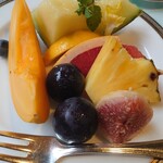 ふなや - 洋食の朝ご飯につく豪華なフルーツ！朝からパパイヤにレモンをかけて頂けるなんて至福です。