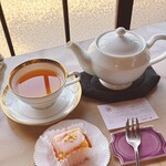 紅茶と菓子 木の根 - 