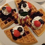 フォーシーズンズカフェ - ブルーベリーワッフル
