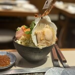 月島もんじゃ こぼれや 浅草 - 海鮮の具沢山な風味と出汁で一口ずつ幸せです。レアと半生になるいくらもプチッと美味しいです。