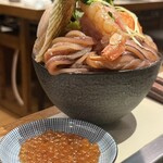 月島もんじゃ こぼれや 浅草 - こんなに沢山のイカ！細かく食べやすくしてくださいます。見てるだけ楽しいです。