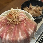 月島もんじゃ こぼれや - 昔ながらの豚天/こちらも焼いてくださいます。