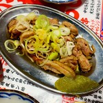 新時代44 - 親鶏のたたき税込418円