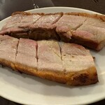 錦福 香港美食 - 皮付き豚バラ肉の焼き物◎