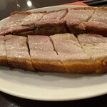 錦福 香港美食 - 皮付き豚バラ肉の焼き物