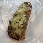 パンカラト ブーランジェリーカフェ - きのこチーズ　トリュフ