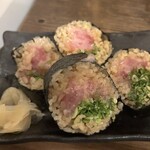 立ち飲み やみー - ネギトロ巻き350円　赤酢が最and高♡