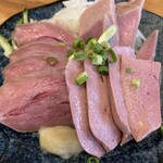 もつ焼き さの - 料理写真:肉刺　コメカミ、牛タン、レバー　