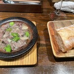 カデルムーロ - 砂肝とシシトウのアヒージョ　塩加減とニンニク最高