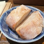 カデルムーロ - パンでソースを頂く