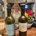 カデルムーロ - 左から白B、A(フローラルな香りが印象的)