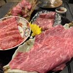 外苑 - 下から半時計回りに、サーロインすき焼き、上ハラミ、ネギタン、うちもも