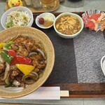 中国料理 頤和園 - 豚ロース唐揚げドンブリと
      たぶん千葉のオミヤゲを持って行ったのでサービスしてくれた麻婆豆腐