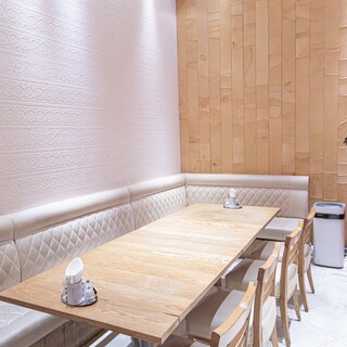 6~12名様でご利用いただけます
                                          会食におすすめ