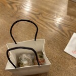 鈴なり - 食べきれず、お土産にしてくれたおにぎり