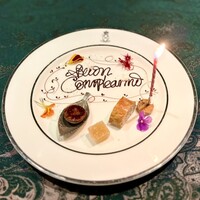 SALONE 2007 - 誕生日プレート（左から）カタラーナ､ジェラティーナ､スパイスカントゥッチ
